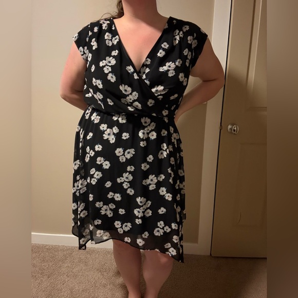 Reitmans Dresses & Skirts - Reitmans Black and White Floral Mini Dress